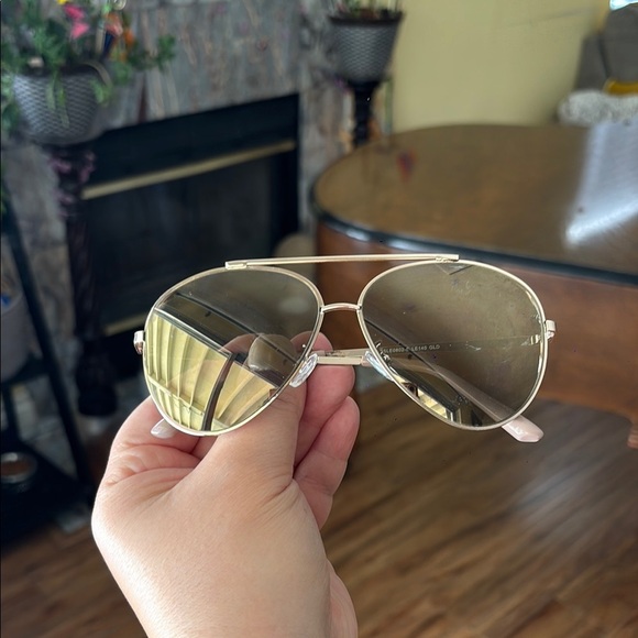 Libby Edelman Golden Aviator Sunglasses - Picture 1 of 6